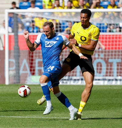 Im Bild: v.li. Vladimir Coufal (TSG 1899 Hoffenheim, 34) im Zweikampf gegen Felix Nmecha (Borussia Dortmund, 8) 05.09.2026, TSG 1899 Hoffenheim - Borussia Dortmund, 1. Bundesliga, 2. Spieltag, Deutschland, Sinsheim, SNP Arena, DFL REGULATIONS PROHIBIT ANY USE OF PHOTOGRAPHS AS IMAGE SEQUENCES AND OR QUASI-VIDEO. *** Pictured from left: Vladimir Coufal of TSG 1899 Hoffenheim, 34, in a tackle against Felix Nmecha of Borussia Dortmund, May 9, 2026, TSG 1899 Hoffenheim vs. Borussia Dortmund, Bundesliga 1, Matchday 2, Germany, Sinsheim, SNP Arena. DFL regulations prohibit any use of photographs as image sequences and or quasi-video. Copyright: HMBxMedia xJulienxBecker