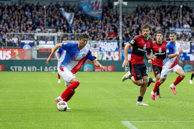 05.09.2026 Fußball 2. Bundesliga Männer Saison 2026 2027 4. Spieltag Holstein Kiel - 1. FC Nürnberg (Kiel in Weiß-Blau, Nürnberg in Rot-Schwarz) Hiroki Sekine Kiel Holstein Stadion, Westring 501 Schleswig Holstein Deutschland *** September 5, 2026 Soccer 2. Bundesliga Men s 2026–2027 Season, Matchday 4: Holstein Kiel 1–FC Nürnberg; Kiel in white and blue, Nürnberg in red and black; Hiroki Sekine; Holstein Kiel Stadium, Westring 501, Schleswig-Holstein, Germany