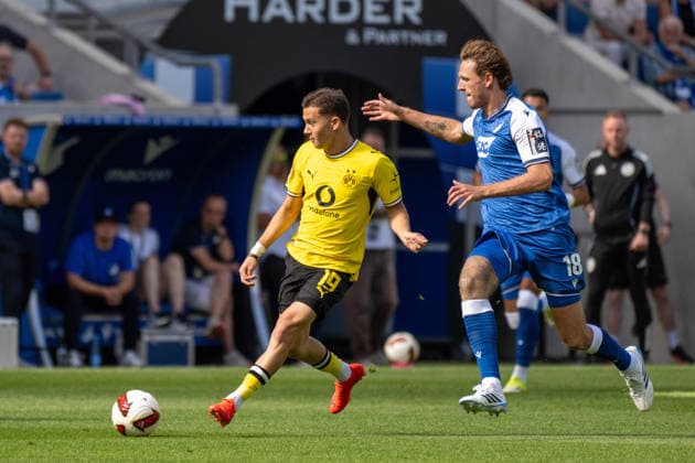 Konstantinos Karetsas (Borussia Dortmund) und Wouter Burger (TSG 1899 Hoffenheim). xettx, Deutschland, Sinsheim, 05.09.2026, Fussball, Bundesliga: TSG 1899 Hoffenheim vs Borussia Dortmund, Saison 2026 2027, 2. Spieltag, SNP Arena DFL DFB REGULATIONS PROHIBIT ANY USE OF PHOTOGRAPHS AS IMAGE SEQUENCES AND OR QUASI-VIDEO. *** Konstantinos Karetsas (Borussia Dortmund) and Wouter Burger (TSG 1899 Hoffenheim), Germany, Sinsheim, September 5, 2026, Soccer, Bundesliga: TSG 1899 Hoffenheim vs. Borussia Dortmund, 2026–2027 Season, Matchday 2, SNP Arena. DFL and DFB regulations prohibit any use of photographs as image sequences and or quasi-video.