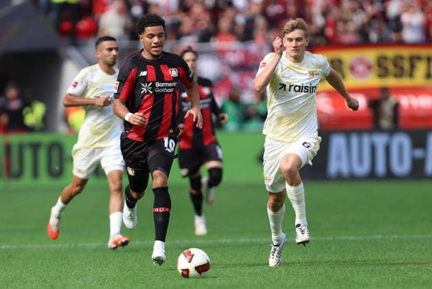 Malik Tillmann (Bayer 04 Leverkusen) und Aljoscha Kemlein (1.FC Union Berlin) im Zweikampf waehrend des Spiels der 1. Bundesliga zwischen Bayer 04 Leverkusen und 1. FC Union Berlin, BayArena am 05. September 2026 in Leverkusen, Deutschland. (Foto von Oliver Kaelke DeFodi Images) +++ Malik Tillmann (Bayer 04 Leverkusen) und Aljoscha Kemlein (1.FC Union Berlin) battle for the ball during the Bundesliga match between Bayer 04 Leverkusen and 1. FC Union Berlin at BayArena on September 5, 2026 in Leverkusen, Germany. (Photo by Oliver Kaelke DeFodi Images) DFB DFL REGULATIONS PROHIBIT ANY USE OF PHOTOGRAPHS AS IMAGE SEQUENCES AND OR QUASI-VIDEO. (Photo by Oliver Kaelke DeFodi Images) - *** Malik Tillmann of Bayer 04 Leverkusen and Aljoscha Kemlein of 1 FC Union Berlin battle for the ball during the Bundesliga match between Bayer 04 Leverkusen and 1 FC Union Berlin at the BayArena on September 5, 2026, in Leverkusen, Germany. Photo by Oliver Kaelke, DeFodi Images. Malik Tillmann of Bayer 04 Leverkusen and Aljoscha Kemlein of 1 FC Union Berlin battle for the ball during the Bundesliga match between Bayer 04 Leverkusen and 1 FC Union Berlin at BayArena on September 5, 2026 in Leverkusen, Germany. Photo by Oliver Kaelke, DeFodi Images. DFB and DFL regulations prohibit any use of photographs as image sequences and or quasi-video. Photo by Oliver Kaelke, DeFodi Images.