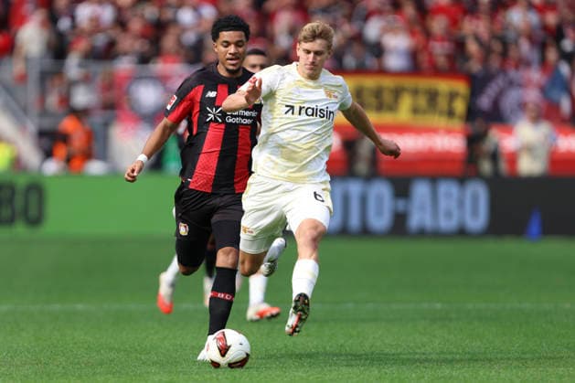 Malik Tillmann (Bayer 04 Leverkusen) und Aljoscha Kemlein (1.FC Union Berlin) im Zweikampf waehrend des Spiels der 1. Bundesliga zwischen Bayer 04 Leverkusen und 1. FC Union Berlin, BayArena am 05. September 2026 in Leverkusen, Deutschland. (Foto von Oliver Kaelke DeFodi Images) +++ Malik Tillmann (Bayer 04 Leverkusen) und Aljoscha Kemlein (1.FC Union Berlin) battle for the ball during the Bundesliga match between Bayer 04 Leverkusen and 1. FC Union Berlin at BayArena on September 5, 2026 in Leverkusen, Germany. (Photo by Oliver Kaelke DeFodi Images) DFB DFL REGULATIONS PROHIBIT ANY USE OF PHOTOGRAPHS AS IMAGE SEQUENCES AND OR QUASI-VIDEO. (Photo by Oliver Kaelke DeFodi Images) - *** Malik Tillmann of Bayer 04 Leverkusen and Aljoscha Kemlein of 1 FC Union Berlin battle for the ball during the Bundesliga match between Bayer 04 Leverkusen and 1 FC Union Berlin at the BayArena on September 5, 2026, in Leverkusen, Germany. Photo by Oliver Kaelke, DeFodi Images. Malik Tillmann of Bayer 04 Leverkusen and Aljoscha Kemlein of 1 FC Union Berlin battle for the ball during the Bundesliga match between Bayer 04 Leverkusen and 1 FC Union Berlin at BayArena on September 5, 2026 in Leverkusen, Germany. Photo by Oliver Kaelke, DeFodi Images. DFB and DFL regulations prohibit any use of photographs as image sequences and or quasi-video. Photo by Oliver Kaelke, DeFodi Images.