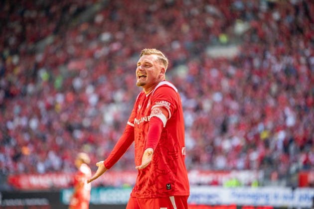 05.09.2026, xdaymx, Fussball 2.Bundesliga, 1.FC Kaiserslautern - SV Darmstadt 98. Marlon Ritter (1.FC Kaiserslautern) beschwert sich beim Schiedsrichter Kaiserslautern *** September 5, 2026, xdaymx, Soccer 2. Bundesliga, 1. FC Kaiserslautern vs. SV Darmstadt 98, Marlon Ritter, 1. FC Kaiserslautern complains to the referee, Kaiserslautern