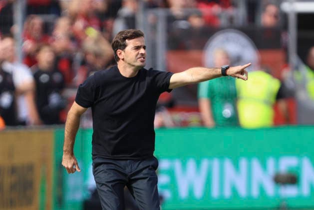 Trainer Carles Martinez (Bayer 04 Leverkusen) gestikuliert, Gestik waehrend des Spiels der 1. Bundesliga zwischen Bayer 04 Leverkusen und 1. FC Union Berlin, BayArena am 05. September 2026 in Leverkusen, Deutschland. (Foto von Oliver Kaelke DeFodi Images) +++ Trainer Carles Martinez (Bayer 04 Leverkusen) gestures during the Bundesliga match between Bayer 04 Leverkusen and 1. FC Union Berlin at BayArena on September 5, 2026 in Leverkusen, Germany. (Photo by Oliver Kaelke DeFodi Images) DFB DFL REGULATIONS PROHIBIT ANY USE OF PHOTOGRAPHS AS IMAGE SEQUENCES AND OR QUASI-VIDEO. (Photo by Oliver Kaelke DeFodi Images) - *** Bayer 04 Leverkusen coach Carles Martinez gestures during the Bundesliga match between Bayer 04 Leverkusen and 1. FC Union Berlin, BayArena on September 5, 2026, in Leverkusen, Germany. Photo by Oliver Kaelke, DeFodi Images. Coach Carles Martinez of Bayer 04 Leverkusen gestures during the Bundesliga match between Bayer 04 Leverkusen and 1 FC Union Berlin at BayArena on September 5, 2026 in Leverkusen, Germany. Photo by Oliver Kaelke, DeFodi Images. DFB and DFL regulations prohibit any use of photographs as image sequences and or quasi-video. Photo by Oliver Kaelke, DeFodi Images.