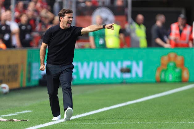Trainer Carles Martinez (Bayer 04 Leverkusen) gestikuliert, Gestik waehrend des Spiels der 1. Bundesliga zwischen Bayer 04 Leverkusen und 1. FC Union Berlin, BayArena am 05. September 2026 in Leverkusen, Deutschland. (Foto von Oliver Kaelke DeFodi Images) +++ Trainer Carles Martinez (Bayer 04 Leverkusen) gestures during the Bundesliga match between Bayer 04 Leverkusen and 1. FC Union Berlin at BayArena on September 5, 2026 in Leverkusen, Germany. (Photo by Oliver Kaelke DeFodi Images) DFB DFL REGULATIONS PROHIBIT ANY USE OF PHOTOGRAPHS AS IMAGE SEQUENCES AND OR QUASI-VIDEO. (Photo by Oliver Kaelke DeFodi Images) - *** Bayer 04 Leverkusen coach Carles Martinez gestures during the Bundesliga match between Bayer 04 Leverkusen and 1. FC Union Berlin, BayArena on September 5, 2026, in Leverkusen, Germany. Photo by Oliver Kaelke, DeFodi Images. Coach Carles Martinez of Bayer 04 Leverkusen gestures during the Bundesliga match between Bayer 04 Leverkusen and 1 FC Union Berlin at BayArena on September 5, 2026 in Leverkusen, Germany. Photo by Oliver Kaelke, DeFodi Images. DFB and DFL regulations prohibit any use of photographs as image sequences and or quasi-video. Photo by Oliver Kaelke, DeFodi Images.