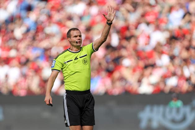 Schiedsrichter Robin Braun gestikuliert, Gestik waehrend des Spiels der 1. Bundesliga zwischen Bayer 04 Leverkusen und 1. FC Union Berlin, BayArena am 05. September 2026 in Leverkusen, Deutschland. (Foto von Oliver Kaelke DeFodi Images) +++ Schiedsrichter Robin Braun gestures during the Bundesliga match between Bayer 04 Leverkusen and 1. FC Union Berlin at BayArena on September 5, 2026 in Leverkusen, Germany. (Photo by Oliver Kaelke DeFodi Images) DFB DFL REGULATIONS PROHIBIT ANY USE OF PHOTOGRAPHS AS IMAGE SEQUENCES AND OR QUASI-VIDEO. (Photo by Oliver Kaelke DeFodi Images) - *** Referee Robin Braun gestures during the Bundesliga match between Bayer 04 Leverkusen and 1 FC Union Berlin, BayArena on September 5, 2026, in Leverkusen, Germany. Photo by Oliver Kaelke, DeFodi Images. Referee Robin Braun gestures during the Bundesliga match between Bayer 04 Leverkusen and 1 FC Union Berlin at BayArena on September 5, 2026 in Leverkusen, Germany. Photo by Oliver Kaelke, DeFodi Images. DFB and DFL regulations prohibit any use of photographs as image sequences and or quasi-video. Photo by Oliver Kaelke, DeFodi Images.