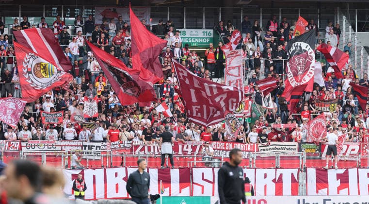 Bremen - RB Leipzig Bundesliga Bremen, 05.09.2026, Weserstadion, Fußball, 1.Bundesliga, 2.Spieltag , SV Werder Bremen vs. RB Leipzig , Im Bild: Fans von RB Leipzig. , Nur zur redaktionellen Nutzung. Only editorial use. , DFL DFB regulations prohibit any use of photographs as image sequences and or quasi-video. , *** Bremen vs. RB Leipzig, Bundesliga, Bremen, September 5, 2026, Weserstadion, soccer, Bundesliga 1, Matchday 2, SV Werder Bremen vs. RB Leipzig, Pictured: RB Leipzig fans, For editorial use only, DFL and DFB regulations prohibit any use of photographs as image sequences and or quasi-video,