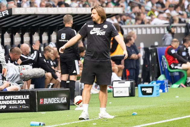 Mönchengladbach, Deutschland 03. Mai 2026: 1. BL - 2026 2027 - Sp. 2 - Borussia Mönchengladbach gegen SV Elversberg Im Bild: Trainer Vincent Wagner (SV) DFL DFB regulations prohibit any use of photographs as image sequences and or quasi-video. ista-Borussia Park Nordrhein Westfalen *** Mönchengladbach, Germany, May 3, 2026, Bundesliga 1, 2026–2027 Season, Matchday 2: Borussia Mönchengladbach vs. SV Elversberg. Pictured: Coach Vincent Wagner. SV DFL DFB regulations prohibit any use of photographs as image sequences and or quasi-video content. Borussia Park, North Rhine-Westphalia Copyright: xFotostandx xGörtzx
