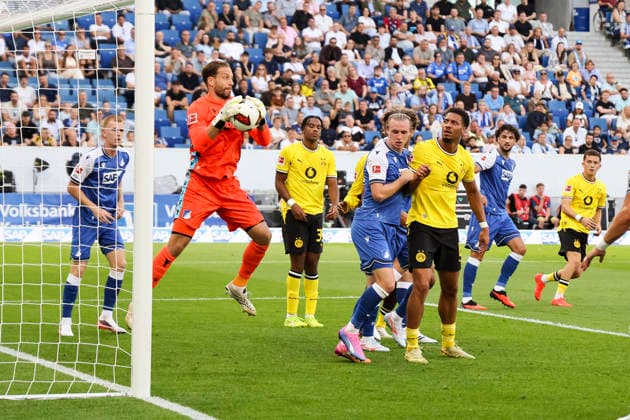 Oliver Baumann (TSG Hoffenheim, 01) fängt den Ball , Deutschland, Fussball, 1. Bundesliga, 2.Spieltag, 2026 2027, TSG Hoffenheim vs. Borussia Dortmund, 05.09.2026, Sinsheim SNP Arena Deutschland *** Oliver Baumann of TSG Hoffenheim, No. 01, catches the ball; Germany, soccer, Bundesliga 1, Matchday 2, 2026–2027, TSG Hoffenheim vs. Borussia Dortmund, September 5, 2026, Sinsheim SNP Arena, Germany Copyright: xGrantxHubbsx