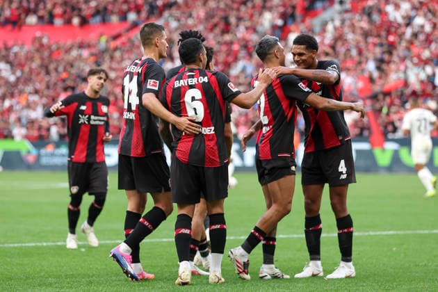 Facundo Medina (Bayer 04 Leverkusen) Torjubel,jubelt mit seiner Mannschaft nach dem Treffer zum 2:0 waehrend des Spiels der 1. Bundesliga zwischen Bayer 04 Leverkusen und 1. FC Union Berlin, BayArena am 05. September 2026 in Leverkusen, Deutschland. (Foto von Oliver Kaelke DeFodi Images) +++ Facundo Medina (Bayer 04 Leverkusen) celebrates after scoring his team s second goal with teammates during the Bundesliga match between Bayer 04 Leverkusen and 1. FC Union Berlin at BayArena on September 5, 2026 in Leverkusen, Germany. (Photo by Oliver Kaelke DeFodi Images) DFB DFL REGULATIONS PROHIBIT ANY USE OF PHOTOGRAPHS AS IMAGE SEQUENCES AND OR QUASI-VIDEO. (Photo by Oliver Kaelke DeFodi Images) - *** Facundo Medina of Bayer 04 Leverkusen celebrates with his teammates after scoring the team s second goal during the Bundesliga match between Bayer 04 Leverkusen and 1. FC Union Berlin at BayArena on September 5, 2026, in Leverkusen, Germany. Photo by Oliver Kaelke, DeFodi Images. Facundo Medina of Bayer 04 Leverkusen celebrates with his teammates after scoring his team’s second goal during the Bundesliga match between Bayer 04 Leverkusen and 1. FC Union Berlin at BayArena on September 5, 2026 in Leverkusen, Germany. Photo by Oliver Kaelke, DeFodi Images. DFB and DFL regulations prohibit any use of photographs as image sequences and or quasi-video. Photo by Oliver Kaelke, DeFodi Images.