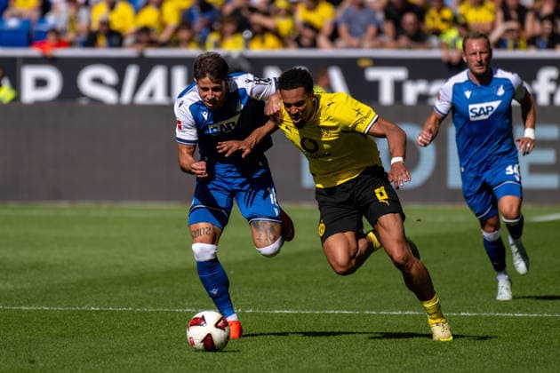 Felix Nmecha (Borussia Dortmund) im Zweikampf mit Adam Hlozek (TSG 1899 Hoffenheim). xettx, Deutschland, Sinsheim, 05.09.2026, Fussball, Bundesliga: TSG 1899 Hoffenheim vs Borussia Dortmund, Saison 2026 2027, 2. Spieltag, SNP Arena DFL DFB REGULATIONS PROHIBIT ANY USE OF PHOTOGRAPHS AS IMAGE SEQUENCES AND OR QUASI-VIDEO. *** Felix Nmecha of Borussia Dortmund in a tackle with Adam Hlozek of TSG 1899 Hoffenheim xettx, Germany, Sinsheim, September 5, 2026, Soccer, Bundesliga: TSG 1899 Hoffenheim vs. Borussia Dortmund, 2026–2027 season, Matchday 2, SNP Arena. DFL and DFB regulations prohibit any use of photographs as image sequences and or quasi-video.