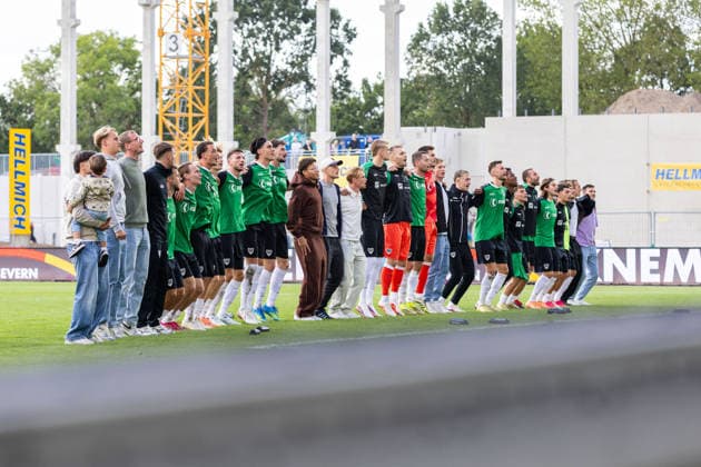 Die Spieler von SC Preussen Muenster jubeln nach Spielende ueber den 2:1 Sieg GER, SC Preussen Muenster vs. TSV Havelse, Fussball, 3. Liga, 4. Spieltag, Spielzeit 2026 2027, 05.09.2026 DFL Regulations prohibit any use of photographers as image sequences and or quasi-video. GER, SC Preussen Muenster vs. TSV Havelse, Fussball, 3. Liga, 4. Spieltag, Spielzeit 2026 2027, 05.09.2026 Muenster Copyright: xEibner-Pressefoto JanxRollingerx EP_JSK