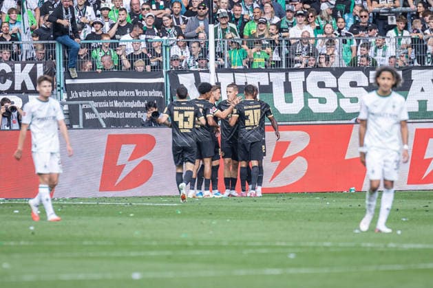 Fussball Bundesliga, Borussia Mönchengladbach vs. SV Elversberg, 05.09.2026 Elversberger Jubel nach dem 1:1 -- Fussball Bundesliga, Borussia Mönchengladbach vs. SV Elversberg, 05.09.2026, ista Borussia Park, Mönchengladbach -- DFL REGULATIONS PROHIBIT ANY USE OF PHOTOGRAPHS AS IMAGE SEQUENCES AND OR Q‹UASI-VIDEO. *** German Bundesliga, Borussia Mönchengladbach vs. SV Elversberg, September 5, 2026 Elversberg fans celebrate after the 1-1 draw German Bundesliga, Borussia Mönchengladbach vs. SV Elversberg, September 5, 2026, ista Borussia Park, Mönchengladbach DFL REGULATIONS PROHIBIT ANY USE OF PHOTOGRAPHS AS IMAGE SEQUENCES AND OR QUASI-VIDEO Copyright: xBEAUTIFULxSPORTS Derixx