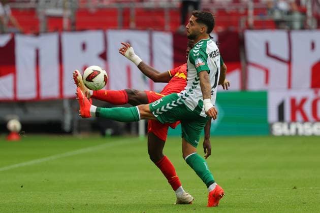 05.09.26, GER, Fussball, 1.FBL Männer, 2. Spieltag, Saison2026 2027, SV Werder Bremen vs. RB Leipzig Johan Bakayoko (RB Leipzig 11) im Zweikampf gegen Ludovit Reis (SV Werder Bremen 15) Bremen Weserstadion Bremen Germany *** 05 09 26, GER, Soccer, 1st Bundesliga Men, Matchday 2, 2026–2027 Season, SV Werder Bremen vs. RB Leipzig; Johan Bakayoko (RB Leipzig, No. 11) in a tackle against Ludovit Reis (SV Werder Bremen, No. 15); Weserstadion, Bremen, Germany Copyright: xnordphotoxGmbHx xTauchnitzx