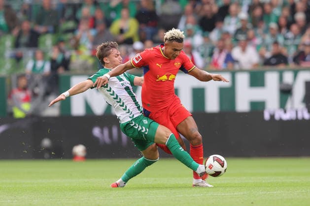 05.09.2026, xtgx, Fussball, 1. Bundesliga, SV Werder Bremen - RB Leipzig, v.l. Chuki (Bremen, 20), Antonio Nusa (Leipzig) Zweikampf, Duell, Kampf, tackle (DFL DFB REGULATIONS PROHIBIT ANY USE OF PHOTOGRAPHS as IMAGE SEQUENCES and or QUASI-VIDEO) Bremen *** September 5, 2026, xtgx, Soccer, 1st Bundesliga, SV Werder Bremen vs. RB Leipzig, from left: Chuki (Bremen), 20, Antonio Nusa (Leipzig)—tackle, duel, battle, DFL DFB REGULATIONS PROHIBIT ANY USE OF PHOTOGRAPHS AS IMAGE SEQUENCES AND OR QUASI-VIDEO Bremen