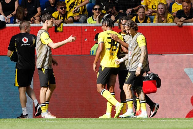 Filippo Mane (BVB Dortmund, 39) geht verlezt vom Platz , Deutschland, Fussball, 1. Bundesliga, 2.Spieltag, 2026 2027, TSG Hoffenheim vs. Borussia Dortmund, 05.09.2026, Sinsheim SNP Arena Deutschland *** Filippo Mane of BVB Dortmund, 39, leaves the field injured; Germany, soccer, Bundesliga 1, Matchday 2, 2026–2027, TSG Hoffenheim vs. Borussia Dortmund, September 5, 2026, Sinsheim SNP Arena, Germany Copyright: xGrantxHubbsx