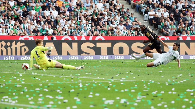 05.09.2026, xrekx, Fussball 1.Bundesliga, Borussia Moenchengladbach - SV Elversberg v.l. Moritz Nicolas (Borussia Moenchengladbach) David Mokwa (SV 07 Elversberg) mit dem Torschuss zum 1:1 Kevin Diks (Borussia Moenchengladbach) (DFL DFB REGULATIONS PROHIBIT ANY USE OF PHOTOGRAPHS as IMAGE SEQUENCES and or QUASI-VIDEO) Moenchengladbach *** September 5, 2026, xrekx, Soccer, Bundesliga 1, Borussia Mönchengladbach vs. SV Elversberg: Moritz Nicolas (Borussia Mönchengladbach) and David Mokwa (SV 07 Elversberg) with the shot that tied the game at 1–1; Kevin Diks (Borussia Mönchengladbach). DFL and DFB regulations prohibit any use of photographs as image sequencesENCES and or QUASI-VIDEO Mönchengladbach