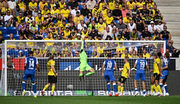Strafraumszene, Torraumszene Torwart Gregor Kobel Borussia Dortmund BVB (01) Aktion nach Torschuss Aktion Torchance von Adam Hlozek TSG 1899 Hoffenheim (10) TSG 1899 Hoffenheim vs Borussia Dortmund BVB 05.09.2026 DFL REGULATIONS PROHIBIT ANY USE OF PHOTOGRAPHS AS IMAGE SEQUENCES AND OR QUASI-VIDEO TSG 1899 Hoffenheim vs Borussia Dortmund BVB *** Penalty area play, Goalmouth action: Goalkeeper Gregor Kobel, Borussia Dortmund (BVB) 01; Action following a shot on goal; Goal-scoring opportunity by Adam Hlozek, TSG 1899 Hoffenheim 10; TSG 1899 Hoffenheim vs. Borussia Dortmund (BVB) 05 09 2026; DFL REGULATIONS PROHIBIT ANY USE OF PHOTOGRAPHS AS IMAGE SEQUENCES AND OR QUASI-VIDEO TSG 1899 Hoffenheim vs. Borussia Dortmund BVB