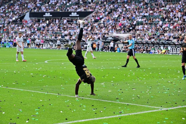 05.09.2026; Moenchengladbach; Fussball, Herren, Saison 2026 2027, Borussia Moenchengladbach vs. SV Elversberg Torjubel David Mokwa (Elversberg) nach seinem Tor zum 1-1 DFL regulations prohibit any use of photographs as image sequences and or quasi-video. ista-Borussia-Park Nordrhein-Westfalen Deutschland *** September 5, 2026, Mönchengladbach Soccer, Men s, 2026–2027 Season, Borussia Mönchengladbach vs. SV Elversberg: David Mokwa of Elversberg celebrates his goal to make it 1–1. DFL regulations prohibit any use of photographs as image sequences and or quasi-video content. Borussia Park, North Rhine-Westphalia, Germany
