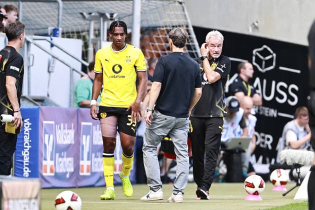 05.09.2026, xtvx, Fussball 1.Bundesliga, TSG 1899 Hoffenheim - Borussia Dortmund v.l. Filippo Mane (Borussia Dortmund) Verletzung Trainer Niko Kovac (Borussia Dortmund) (DFL DFB REGULATIONS PROHIBIT ANY USE OF PHOTOGRAPHS as IMAGE SEQUENCES and or QUASI-VIDEO) Sinsheim *** September 5, 2026, xtvx, Soccer, Bundesliga 1, TSG 1899 Hoffenheim vs. Borussia Dortmund, Filippo Mane, Borussia Dortmund, injury, Coach Niko Kovac, Borussia Dortmund, DFL, DFB. REGULATIONS PROHIBIT ANY USE OF PHOTOGRAPHS AS IMAGE SEQUENCES AND OR QUASI-VIDEO. Sinsheim
