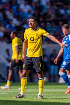 1. Bundesliga, 2. Spieltag, TSG 1899 Hoffenheim vs. Borussia Dortmund am 05.09.2026 Jobe Bellingham WICHTIGER HINWEIS: Gemäß den Vorgaben der DFL und des DFB ist es untersagt, in dem Stadion und oder vom Spiel angefertigte Fotoaufnahmen in Form von Sequenzbildern und oder videoähnlichen Fotostrecken zu verwerten bzw. verwerten zu lassen. *** Bundesliga 1, Matchday 2, TSG 1899 Hoffenheim vs. Borussia Dortmund on September 5, 2026, Jobe Bellingham IMPORTANT NOTICE: In accordance with DFL and DFB regulations, it is prohibited to use or allow the use of photographs taken in the stadium and or during the game in the form of sequential images and or video-like photo sequences Copyright: xBahhoxKarax