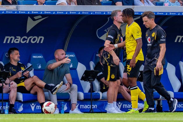 1. Bundesliga, 2. Spieltag, TSG 1899 Hoffenheim vs. Borussia Dortmund am 05.09.2026 Filippo Mane verletzt sich Verletzung Auswechselung Ole Book WICHTIGER HINWEIS: Gemäß den Vorgaben der DFL und des DFB ist es untersagt, in dem Stadion und oder vom Spiel angefertigte Fotoaufnahmen in Form von Sequenzbildern und oder videoähnlichen Fotostrecken zu verwerten bzw. verwerten zu lassen. *** Bundesliga 1, Matchday 2, TSG 1899 Hoffenheim vs. Borussia Dortmund on September 5, 2026. Filippo Mane gets injured; injury; substitution: Ole Book. IMPORTANT NOTICE: In accordance with DFL and DFB regulations, it is prohibited to use or allow the use of photographs taken in the stadium and or during the match in the form of still images and or video-like photo sequences Copyright: xBahhoxKarax