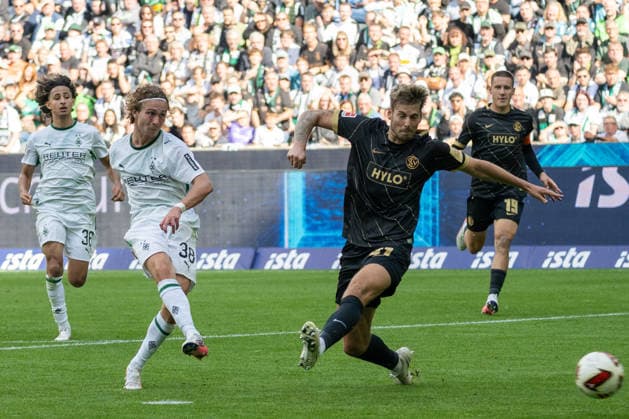 Maximilian Rohr (SV Elversberg, 31) kann den Torschuss von Hugo Bolin (Borussia Moenchengladbach, 38) nicht verhindern. Borussia Moenchengladbach vs. SV Elversberg, Fussball, 1. Bundesliga, 02. Spieltag, Saison 2026 2027, 05.09.2026 DFL DFB Regulations prohibit any use of Photographs as image sequences and or Quasivideo Borussia Moenchengladbach vs. SV Elversberg, Fussball, 1. Bundesliga, 02. Spieltag, Saison 2026 2027, 05.09.2026 Moenchengladbach *** Maximilian Rohr of SV Elversberg, 31, is unable to stop the shot on goal by Hugo Bolin of Borussia Mönchengladbach, 38. Borussia Mönchengladbach vs. SV Elversberg, Soccer, Bundesliga 1, Matchday 2, 2026–2027 Season, September 5, 2026 DFL DFB regulations prohibit any use of photographs as image sequences and or quasi-video Borussia Mönchengladbach vs. SV Elversberg, soccer, Bundesliga 1, Matchday 2, 2026–2027 season, September 5, 2026, Mönchengladbach Copyright: xEibner-Pressefoto ThomasxHaeslerx EP_THR