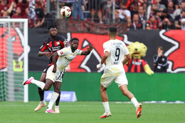 Edmond Tapsoba (Bayer 04 Leverkusen) und Emmanuel Latte Lath (1.FC Union Berlin) im Zweikampf waehrend des Spiels der 1. Bundesliga zwischen Bayer 04 Leverkusen und 1. FC Union Berlin, BayArena am 05. September 2026 in Leverkusen, Deutschland. (Foto von Oliver Kaelke DeFodi Images) +++ Edmond Tapsoba (Bayer 04 Leverkusen) und Emmanuel Latte Lath (1.FC Union Berlin) battle for the ball during the Bundesliga match between Bayer 04 Leverkusen and 1. FC Union Berlin at BayArena on September 5, 2026 in Leverkusen, Germany. (Photo by Oliver Kaelke DeFodi Images) DFB DFL REGULATIONS PROHIBIT ANY USE OF PHOTOGRAPHS AS IMAGE SEQUENCES AND OR QUASI-VIDEO. (Photo by Oliver Kaelke DeFodi Images) - *** Edmond Tapsoba of Bayer 04 Leverkusen and Emmanuel Latte Lath of 1. FC Union Berlin battle for the ball during the Bundesliga match between Bayer 04 Leverkusen and 1. FC Union Berlin at the BayArena on September 5, 2026, in Leverkusen, Germany. Photo by Oliver Kaelke, DeFodi Images. Edmond Tapsoba of Bayer 04 Leverkusen and Emmanuel Latte Lath of 1. FC Union Berlin battle for the ball during the Bundesliga match between Bayer 04 Leverkusen and 1. FC Union Berlin at BayArena on September 5, 2026 in Leverkusen, Germany. Photo by Oliver Kaelke, DeFodi Images. DFB and DFL regulations prohibit any use of photographs as image sequences and or quasi-video. Photo by Oliver Kaelke, DeFodi Images.