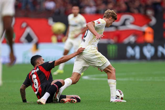 Equi Fernandez (Bayer 04 Leverkusen) und Aljoscha Kemlein (1.FC Union Berlin) im Zweikampf waehrend des Spiels der 1. Bundesliga zwischen Bayer 04 Leverkusen und 1. FC Union Berlin, BayArena am 05. September 2026 in Leverkusen, Deutschland. (Foto von Oliver Kaelke DeFodi Images) +++ Equi Fernandez (Bayer 04 Leverkusen) und Aljoscha Kemlein (1.FC Union Berlin) battle for the ball during the Bundesliga match between Bayer 04 Leverkusen and 1. FC Union Berlin at BayArena on September 5, 2026 in Leverkusen, Germany. (Photo by Oliver Kaelke DeFodi Images) DFB DFL REGULATIONS PROHIBIT ANY USE OF PHOTOGRAPHS AS IMAGE SEQUENCES AND OR QUASI-VIDEO. (Photo by Oliver Kaelke DeFodi Images) - *** Equi Fernandez of Bayer 04 Leverkusen and Aljoscha Kemlein of 1 FC Union Berlin battle for the ball during the Bundesliga match between Bayer 04 Leverkusen and 1 FC Union Berlin at the BayArena on September 5, 2026, in Leverkusen, Germany. Photo by Oliver Kaelke, DeFodi Images. Equi Fernandez of Bayer 04 Leverkusen and Aljoscha Kemlein of 1 FC Union Berlin battle for the ball during the Bundesliga match between Bayer 04 Leverkusen and 1 FC Union Berlin at BayArena on September 5, 2026 in Leverkusen, Germany. Photo by Oliver Kaelke, DeFodi Images. DFB and DFL regulations prohibit any use of photographs as image sequences and or quasi-video. Photo by Oliver Kaelke, DeFodi Images.