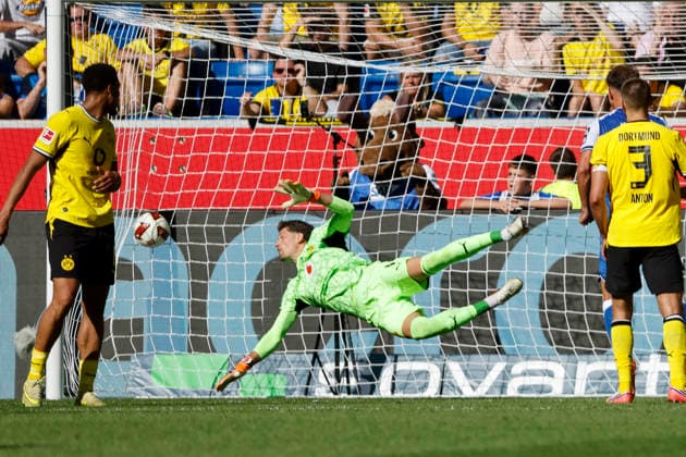 Gregor Kobel (BVB Dortmund, 01) kann den Ball zum 1:0 nicht halten , Deutschland, Fussball, 1. Bundesliga, 2.Spieltag, 2026 2027, TSG Hoffenheim vs. Borussia Dortmund, 05.09.2026, Sinsheim SNP Arena Deutschland *** Gregor Kobel of BVB Dortmund fails to stop the ball for the 1-0 goal, Germany, Soccer, Bundesliga 1, Matchday 2, 2026–2027, TSG Hoffenheim vs. Borussia Dortmund, September 5, 2026, Sinsheim SNP Arena, Germany Copyright: xGrantxHubbsx