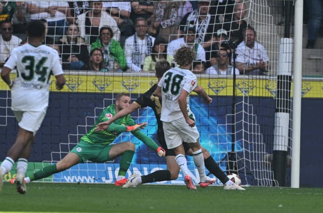 05.09.2026; Moenchengladbach; Fussball, Herren, Saison 2026 2027, Borussia Moenchengladbach vs. SV Elversberg Tor zum 2-1; Hugo Bolin (Gladbach, re. 38) zieht ab und trifft zum 2-1 DFL regulations prohibit any use of photographs as image sequences and or quasi-video. ista-Borussia-Park Nordrhein-Westfalen Deutschland *** September 5, 2026, Mönchengladbach Soccer, Men s, 2026–2027 Season, Borussia Mönchengladbach vs. SV Elversberg Goal to make it 2–1: Hugo Bolin (Gladbach), 38 —he takes a shot and scores to make it 2–1. DFL regulations prohibit any use of photographs as image sequences and or quasi-video content. Borussia Park, North Rhine-Westphalia, Germany