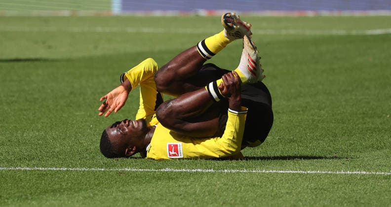 Sinsheim , Fußball Bundesliga TSG 1899 Hoffenheim vs. Borussia Dortmund , Serhou Guirassy ( BVB ) *** Sinsheim, Bundesliga Soccer: TSG 1899 Hoffenheim vs. Borussia Dortmund, Serhou Guirassy (BVB)