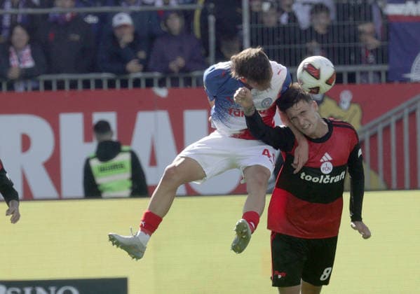 Leon Parduzi (Holstein Kiel) im Duell mit Javier Fernandez (1.FC Nuernberg) Fussball, Herren, Saison 2026 2027, 2.BL, Holstein Stadion, Holstein Kiel gegen 1.FC Nuernberg, 2-2 DFL REGULATIONS PROHIBIT ANY USE OF PHOTOGRAPHS AS IMAGE SEQUENCES AND OR QUASI-VIDEO. *** Leon Parduzi of Holstein Kiel goes head-to-head with Javier Fernandez of 1. FC Nuremberg; Men s Soccer, 2026–2027 Season, 2nd Bundesliga, Holstein Stadium, Holstein Kiel vs. 1. FC Nuremberg, 2–2. DFL regulations prohibit any use of photographs as image sequences and or quasi-video.