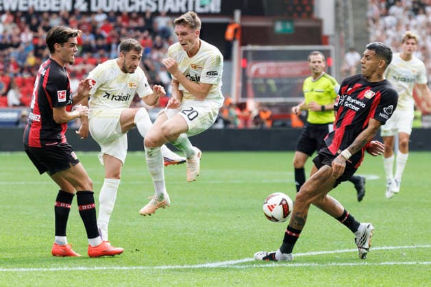 LEVERKUSEN, GERMANY - SEPTEMBER 5, 2026: Josip Juranovi c (1. FC Union Berlin, 18) shoots, Michel Aebischer (1. FC Union Berlin, 20) jumps, Miguel Gutiérrez (Bayer 04 Leverkusen, 3) and Facundo Medina (Bayer 04 Leverkusen, 2) tries to block during the German Bundesliga match on gameday 2 between Bayer 04 Leverkusen vs. 1. FC Union Berlin at BayArena on September 5, 2026 in Leverkusen, Germany. DFL REGULATIONS PROHIBIT ANY USE OF PHOTOGRAPHS AS IMAGE SEQUENCES AND OR QUASI-VIDEO. Northrhine-Westphalia Germany Copyright: xAxelxKohringx
