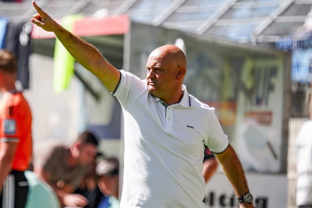 Deutschland: Fussball Saison 2026 2027 , 3. Liga , 4. Spieltag , SV Waldhof Mannheim 07 vs. SC Verl - Carl-Benz-Stadion (Mannheim) : Rui Mota (Trainer, SV Waldhof Mannheim) Geste, Gestik, Emotion Mannheim Carl-Benz-Stadion Deutschland Germany Copyright: xBennetxLongx