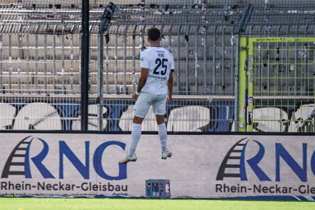 Deutschland: Fussball Saison 2026 2027 , 3. Liga , 4. Spieltag , SV Waldhof Mannheim 07 vs. SC Verl - Carl-Benz-Stadion (Mannheim) : Tim Heike (SC Verl, 25) Tor und Torjubel zum 0:1, Tor, Torjubel, Jubel, Freude, Emotionen Mannheim Carl-Benz-Stadion Deutschland Germany Copyright: xBennetxLongx
