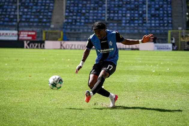 Deutschland: Fussball Saison 2026 2027 , 3. Liga , 4. Spieltag , SV Waldhof Mannheim 07 vs. SC Verl - Carl-Benz-Stadion (Mannheim) : Darnell Keumo (SV Waldhof Mannheim, 17) am Ball, im Ballbesitz Mannheim Carl-Benz-Stadion Deutschland Germany Copyright: xBennetxLongx