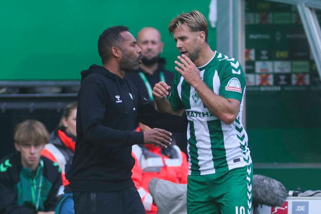 Trainer Daniel Thioune (Werder Bremen) und Niclas Fuellkrug (Werder Bremen) unterhalten sich waehrend des Spiels der 1. Bundesliga zwischen SV Werder Bremen und RB Leipzig, Weserstadion am 05. September 2026 in Bremen, Deutschland. (Foto von Marco Steinbrenner DeFodi Images) +++ Trainer Daniel Thioune (Werder Bremen) und Niclas Fuellkrug (Werder Bremen) talk together during the Bundesliga match between SV Werder Bremen and RB Leipzig at Weserstadion on September 5, 2026 in Bremen, Germany. (Photo by Marco Steinbrenner DeFodi Images) DFB DFL REGULATIONS PROHIBIT ANY USE OF PHOTOGRAPHS AS IMAGE SEQUENCES AND OR QUASI-VIDEO. (Photo by Marco Steinbrenner DeFodi Images) - *** Werder Bremen coach Daniel Thioune and Werder Bremen player Niclas Füellkrug chat during the Bundesliga 1 match between SV Werder Bremen and RB Leipzig at Weserstadion on September 5, 2026, in Bremen, Germany. Photo by Marco Steinbrenner, DeFodi Images. Coach Daniel Thioune of Werder Bremen and Niclas Füllkrug of Werder Bremen talk together during the Bundesliga match between SV Werder Bremen and RB Leipzig at Weserstadion on September 5, 2026 in Bremen, Germany. Photo by Marco Steinbrenner, DeFodi Images. DFB and DFL regulations prohibit any use of photographs as image sequences and or quasi-video. Photo by Marco Steinbrenner, DeFodi Images.