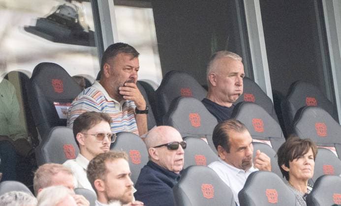Fußball, Herren, Saison 2026 2027, 1. Bundesliga (2. Spieltag), Bayer 04 Leverkusen - 1. FC Union Berlin, oben v. l. Präsidiumsmitglied, Geschäftsführer Kommunikation sowie Presse- und Stadionsprecher Christian Arbeit (1. FC Union), Präsident Dirk Zingler (1. FC Union), unten v. l. Reinhold Reiner Calmund, Ulf Kirsten auf der Tribüne, 05.09.2026, *** Soccer, Men s, 2026–2027 Season, Bundesliga 1, Matchday 2, Bayer 04 Leverkusen 1–1 FC Union Berlin; top row, from left: Executive Board member, Managing Director of Communications and Press, and stadium announcer Christian Arbeit of 1. FC Union; President Dirk Zingler of 1. FC Union; bottom row, from left: Reinhold Reiner Calmund, Ulf Kirsten in the stands, September 5, 2026, Copyright: xMatthiasxKochx