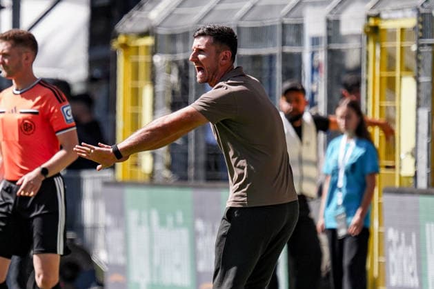 Deutschland: Fussball Saison 2026 2027 , 3. Liga , 4. Spieltag , SV Waldhof Mannheim 07 vs. SC Verl - Carl-Benz-Stadion (Mannheim) : Orest Shala (Trainer, SC Verl) Geste, Gestik, Emotion Mannheim Carl-Benz-Stadion Deutschland Germany Copyright: xBennetxLongx