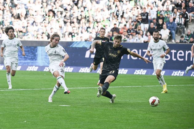 Hugo Bolin (Borussia Moenchengladbach), li., erzielt mit diesem Schuss das Tor zum 2:1, rechts Maximilian Rohr (SV Elversberg) 05.09.2026, Fussball 1. Bundesliga, Saison 2026 2027, 2. Spieltag, Borussia Mönchengladbach - SV Elversberg DFL regulations prohibit any use of photographs as image sequences and or quasi-video Moenchengladbach Ista-Borussia-Park Nordrhein Westfalen Deutschland *** Hugo Bolin of Borussia Mönchengladbach (left) scores the goal to make it 2–1 with this shot; on the right, Maximilian Rohr of SV Elversberg. September 5, 2026, Soccer, Bundesliga 1, 2026–2027 season, Matchday 2, Borussia Mönchengladbach vs. SV Elversberg. DFL regulations prohibit any use of photographs as image sequences and or quasi-video. Mönchengladbach, Borussia Park, North Rhine-Westphalia, Germany Team2