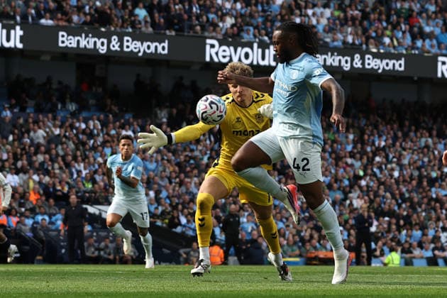 5th September 2026; Etihad Stadium, Manchester, Lancashire, England; Premier League Football, Manchester City versus Coventry City; Carl Rushworth of Coventry City saves from Antoine Semenyo of Manchester City DavidxBlunsden