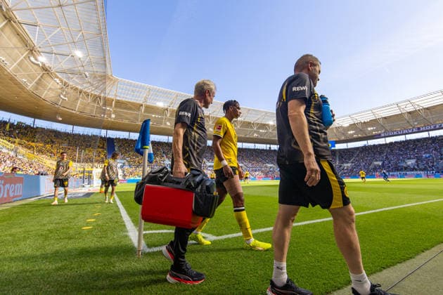 05.09.26 TSG Hoffenheim - Borussia Dortmund Deutschland, Sinsheim, 05.09.2026, Fussball, Bundesliga, Saison 2026 2027, TSG Hoffenheim - Borussia Dortmund: Filippo Mane (Borussia Dortmund); Verletzung, Auswechslung. *** 05 09 26 TSG Hoffenheim vs. Borussia Dortmund, Germany, Sinsheim, September 5, 2026, Soccer, Bundesliga, 2026–2027 Season, TSG Hoffenheim vs. Borussia Dortmund, Filippo Mane (Borussia Dortmund) Injury, Substitution