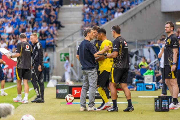 05.09.26 TSG Hoffenheim - Borussia Dortmund Deutschland, Sinsheim, 05.09.2026, Fussball, Bundesliga, Saison 2026 2027, TSG Hoffenheim - Borussia Dortmund: v.l. Niko Kovac, Ethan Nwaneri (beide Borussia Dortmund). *** 05 09 26 TSG Hoffenheim vs. Borussia Dortmund, Germany, Sinsheim, September 5, 2026, Soccer, Bundesliga, 2026–2027 Season, TSG Hoffenheim vs. Borussia Dortmund; from left: Niko Kovac, Ethan Nwaneri (both Borussia Dortmund)