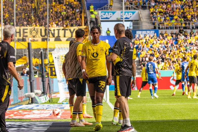 05.09.26 TSG Hoffenheim - Borussia Dortmund Deutschland, Sinsheim, 05.09.2026, Fussball, Bundesliga, Saison 2026 2027, TSG Hoffenheim - Borussia Dortmund: Filippo Mane (Borussia Dortmund); Verletzung, Auswechslung. *** 05 09 26 TSG Hoffenheim vs. Borussia Dortmund, Germany, Sinsheim, 05 09 2026, Soccer, Bundesliga, 2026–2027 Season, TSG Hoffenheim vs. Borussia Dortmund, Filippo Mane (Borussia Dortmund) Injury, Substitution