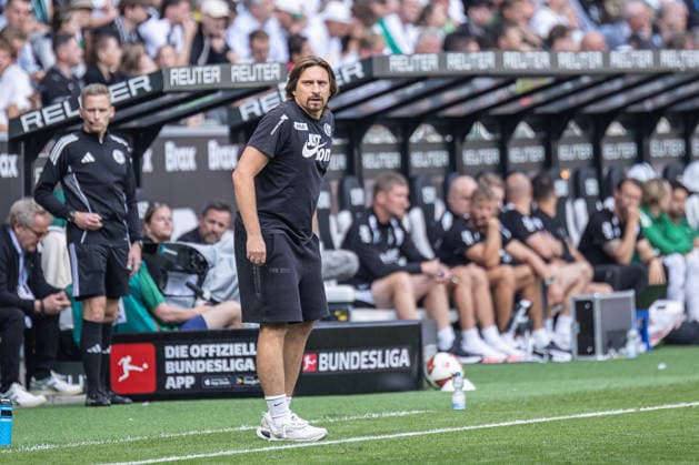Fussball Bundesliga, Borussia Mönchengladbach vs. SV Elversberg, 05.09.2026 Vincent Wagner (SV Elversberg - Trainer) am Spielfeldrand -- Fussball Bundesliga, Borussia Mönchengladbach vs. SV Elversberg, 05.09.2026, ista Borussia Park, Mönchengladbach -- DFL REGULATIONS PROHIBIT ANY USE OF PHOTOGRAPHS AS IMAGE SEQUENCES AND OR Q‹UASI-VIDEO. *** German Bundesliga, Borussia Mönchengladbach vs. SV Elversberg, September 5, 2026 Vincent Wagner, SV Elversberg coach, on the sidelines German Bundesliga, Borussia Mönchengladbach vs. SV Elversberg, September 5, 2026, ista Borussia Park, Mönchengladbach DFL REGULATIONS PROHIBIT ANY USE OF PHOTOGRAPHS AS IMAGE SEQUENCES AND OR QUASI-VIDEO Copyright: xBEAUTIFULxSPORTS Derixx