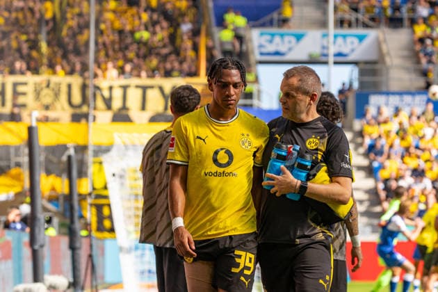 05.09.26 TSG Hoffenheim - Borussia Dortmund Deutschland, Sinsheim, 05.09.2026, Fussball, Bundesliga, Saison 2026 2027, TSG Hoffenheim - Borussia Dortmund: Filippo Mane (Borussia Dortmund); Verletzung, Auswechslung. *** 05 09 26 TSG Hoffenheim vs. Borussia Dortmund, Germany, Sinsheim, 05 09 2026, Soccer, Bundesliga, 2026–2027 Season, TSG Hoffenheim vs. Borussia Dortmund, Filippo Mane (Borussia Dortmund) Injury, Substitution