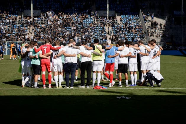 05.09.2026, xhettx, Fussball 3.Liga, SV Waldhof Mannheim - SC Verl v.l. Verl steht zusammen