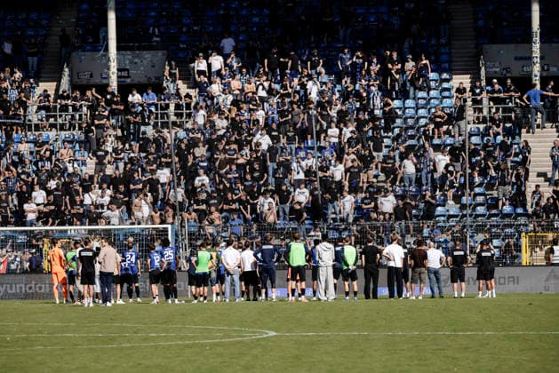 05.09.2026, xhettx, Fussball 3.Liga, SV Waldhof Mannheim - SC Verl v.l. Der Waldhof vor den heimischen Fans. Eine Mischung aus Aufmunterung und Pfiffe.
