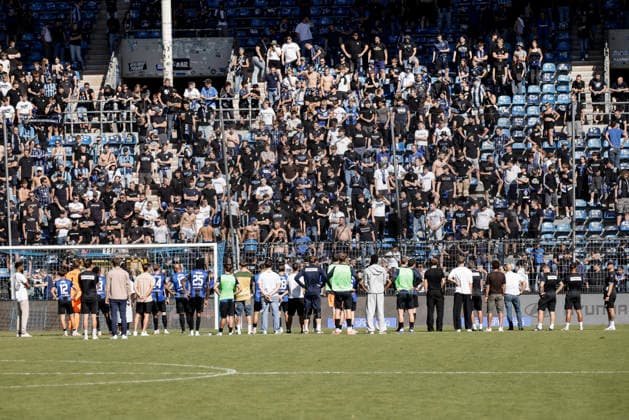 05.09.2026, xhettx, Fussball 3.Liga, SV Waldhof Mannheim - SC Verl v.l. Der Waldhof vor den heimischen Fans. Eine Mischung aus Aufmunterung und Pfiffe.