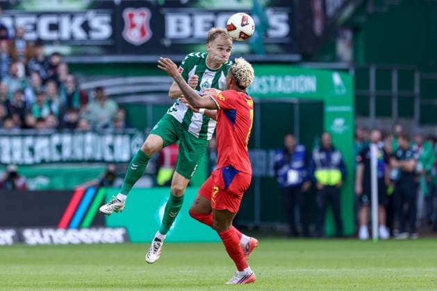 v.li.: Amos Pieper (SV Werder Bremen, 5) und Antonio Nusa (RB Leipzig, 7) im Kopfballduell, Kopfball, Zweikampf, Action, Aktion, Spielszene, DIE DFL-RICHTLINIEN UNTERSAGEN JEGLICHE NUTZUNG VON FOTOS ALS SEQUENZBILDER UND ODER VIDEOAÌˆHNLICHE FOTOSTRECKEN. DFL REGULATIONS PROHIBIT ANY USE OF PHOTOGRAPHS AS IMAGE SEQUENCES AND OR QUASI-VIDEO., 05.09.2026, Bremen (Deutschland), Fussball, Bundesliga, SV Werder Bremen - RB Leipzig *** From left: Amos Pieper (SV Werder Bremen), 5, and Antonio Nusa (RB Leipzig), 7, in a header duel; header; tackle; action; game play; DFL REGULATIONS PROHIBIT ANY USE OF PHOTOGRAPHS AS IMAGE SEQUENCES AND OR VIDEO-LIKE PHOTO SERIES DFL REGULATIONS PROHIBIT ANY USE OF PHOTOGRAPHS AS IMAGE SEQUENCES AND OR VIDEO-LIKE PHOTO SERIES, May 9, 2026, Bremen, Germany, Soccer, Bundesliga, SV Werder Bremen vs. RB Leipzig xobx